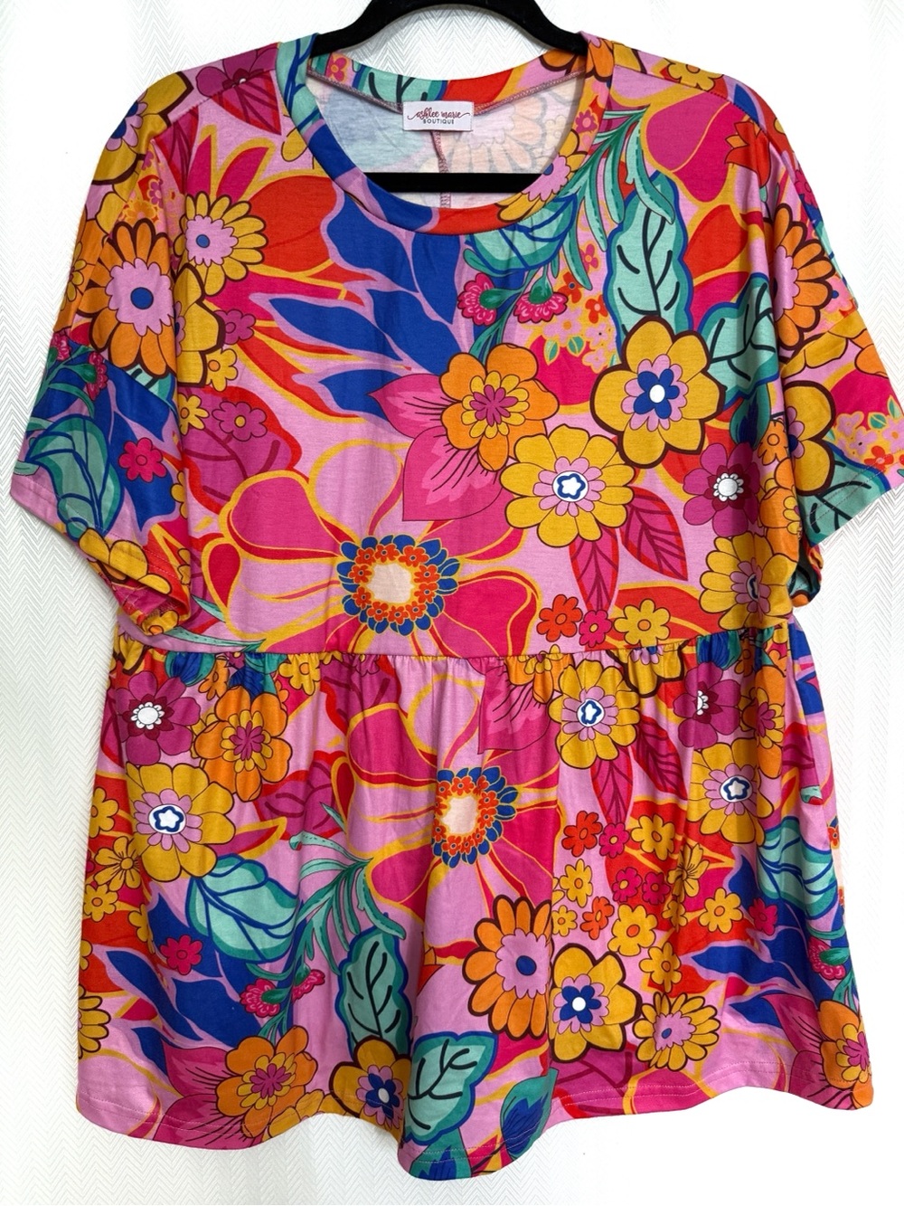 Ashlee Marie Boutique Retro Floral Peplum Top Size 1X